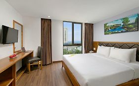 La Beach Hotel